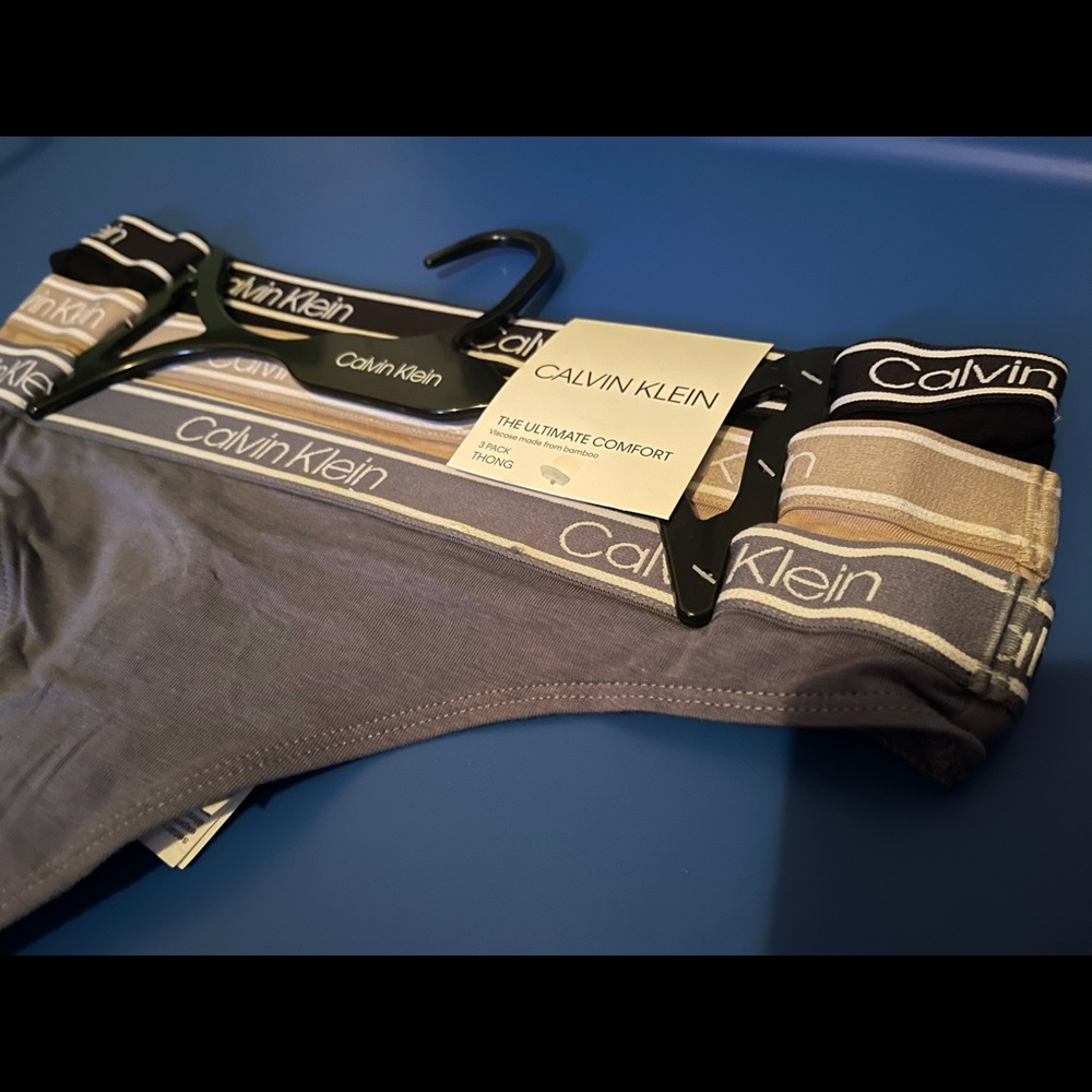 Calvin K thongs